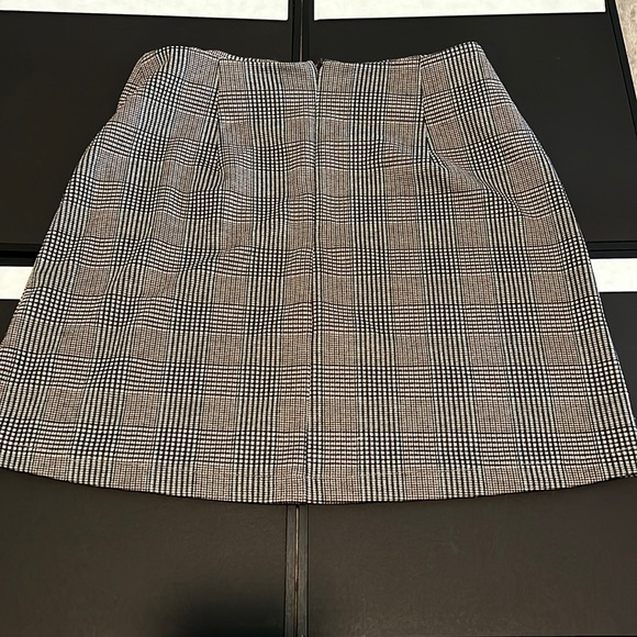 Dress Forum Mini Skirt SIZE SMALL - Picture 3 of 3